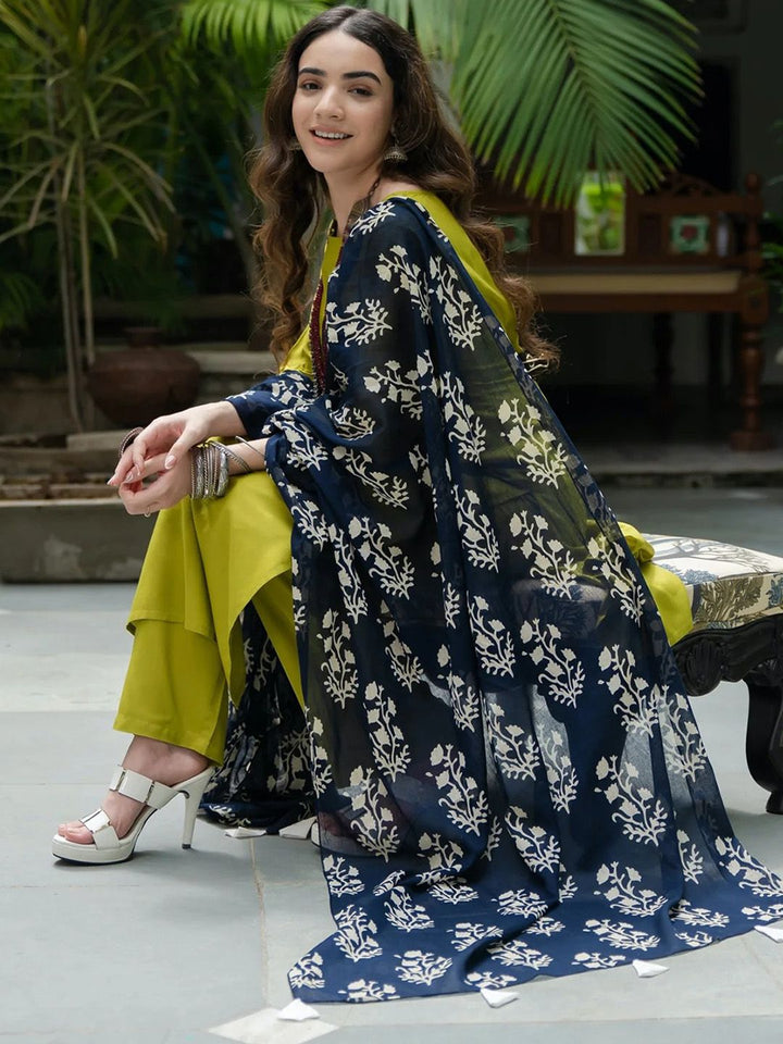 Rustorange Women Round Neck Kurta with Salwar & With Dupatta