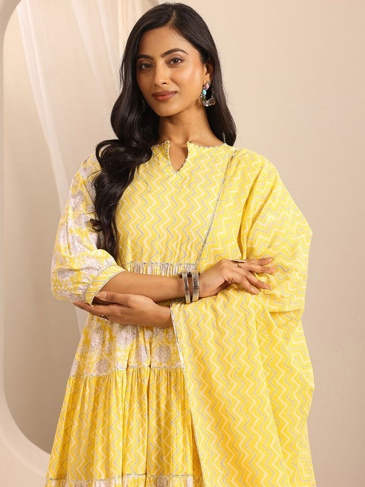 Libas Women Floral Printed Kurta with Trousers & With Dupatta
