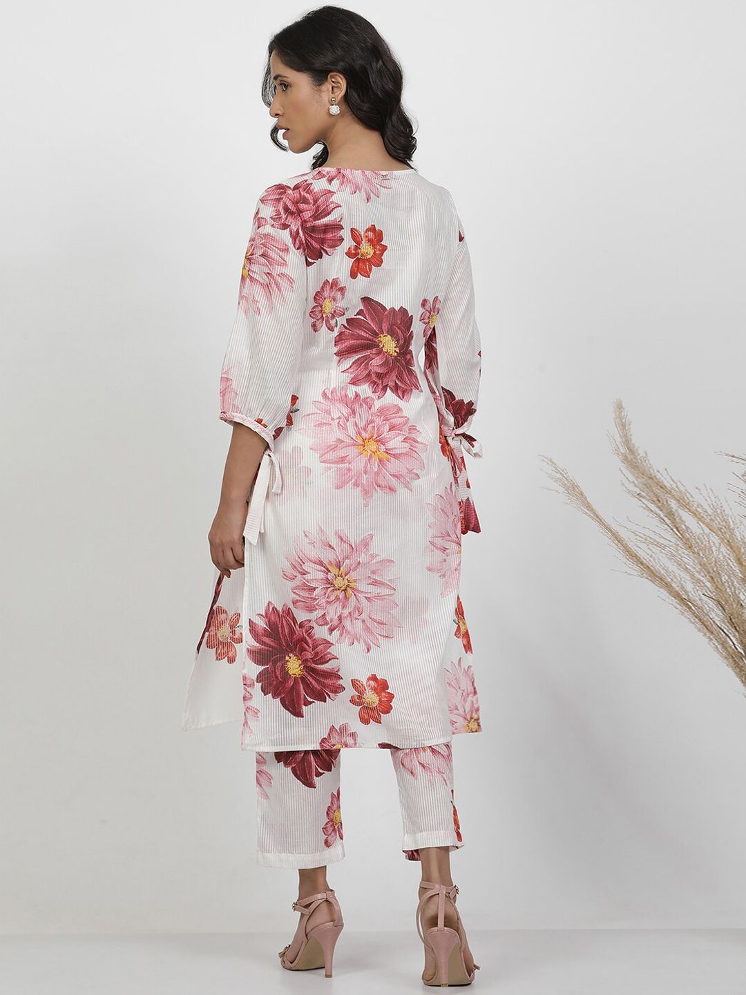 W White Floral Printed Pure Cotton Straight Kurta