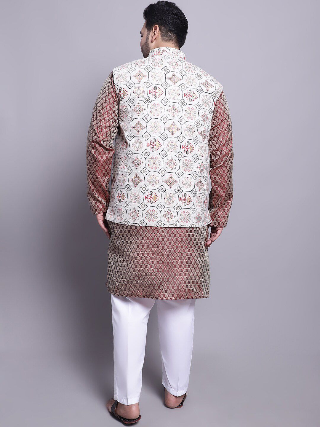 SOJANYA PLUS Plus Size Woven Design Kurta With Pyjamas & Printed Nehru Jacket