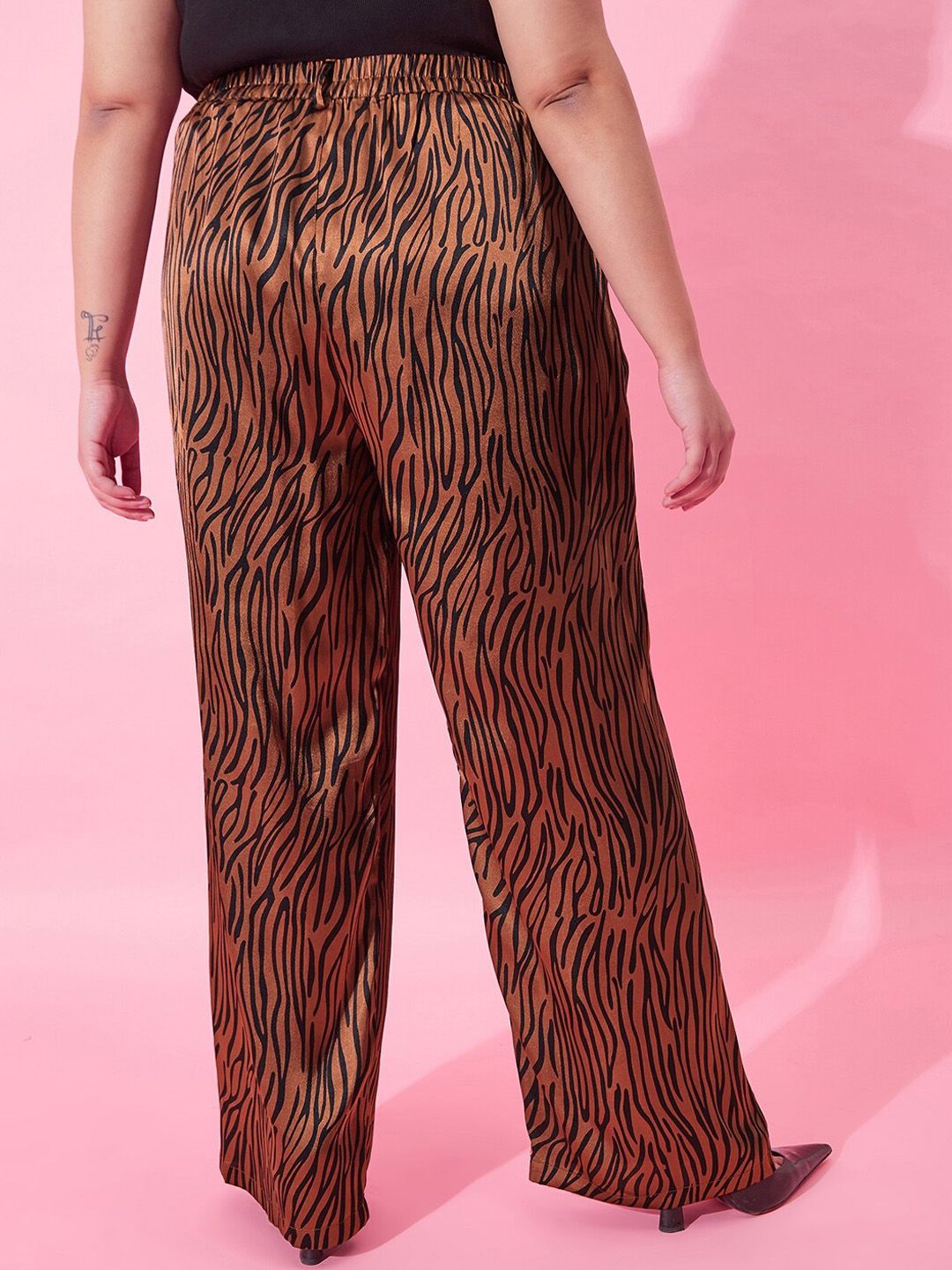 CURVY STREET Women Animal Printed Loose Fit High-Rise Pleated Trousers