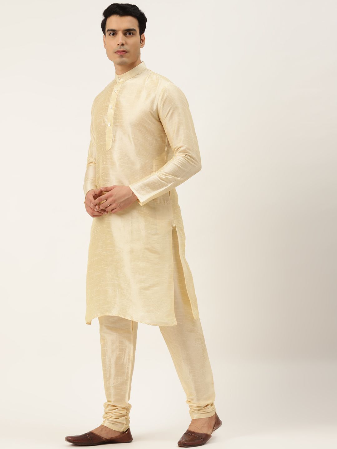 SOJANYA Men Cream Kurta dengan Jaket Churidar & Nehru