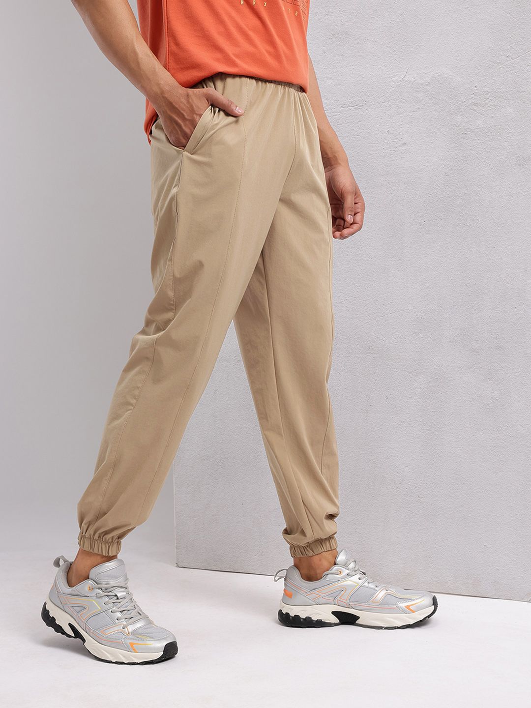 HRX by Hrithik Roshan Men Front Seam Mid-Rise Regular Fit Lifestyle Joggers