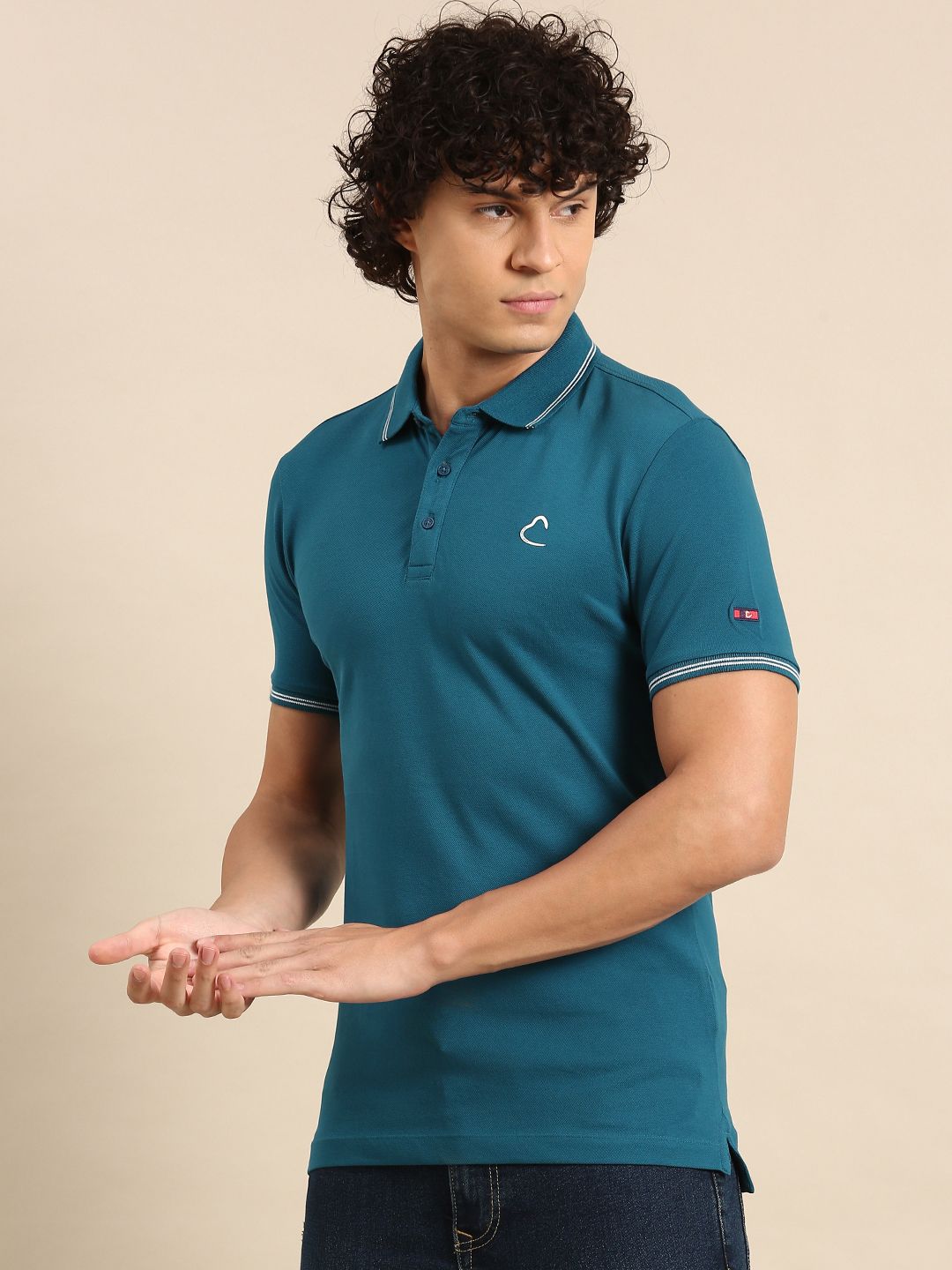 Menjadi t-shirt kolar polo manusia