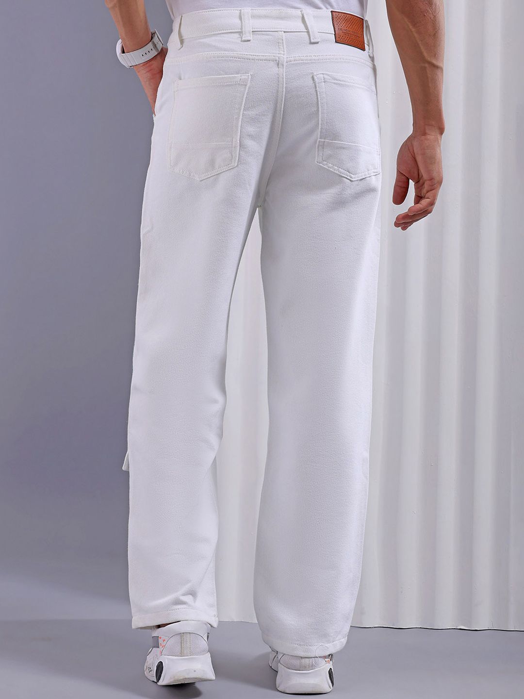 The Indian Garage Co Men Relaxed Fit Clean Look Colourblocked Cargos Jeans