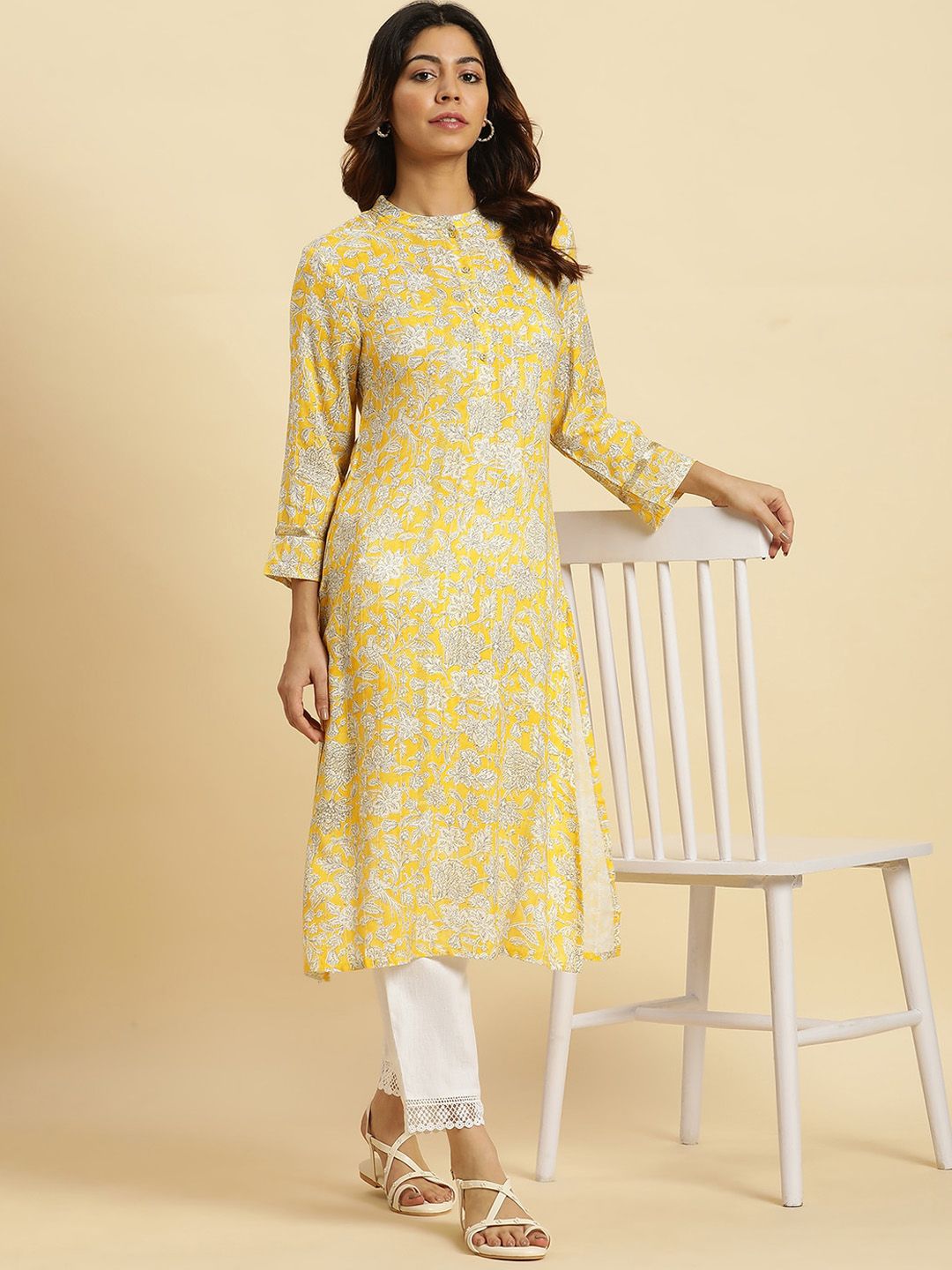 W Floral Printed Band Collar Sequinned Detailed Straight Kurta