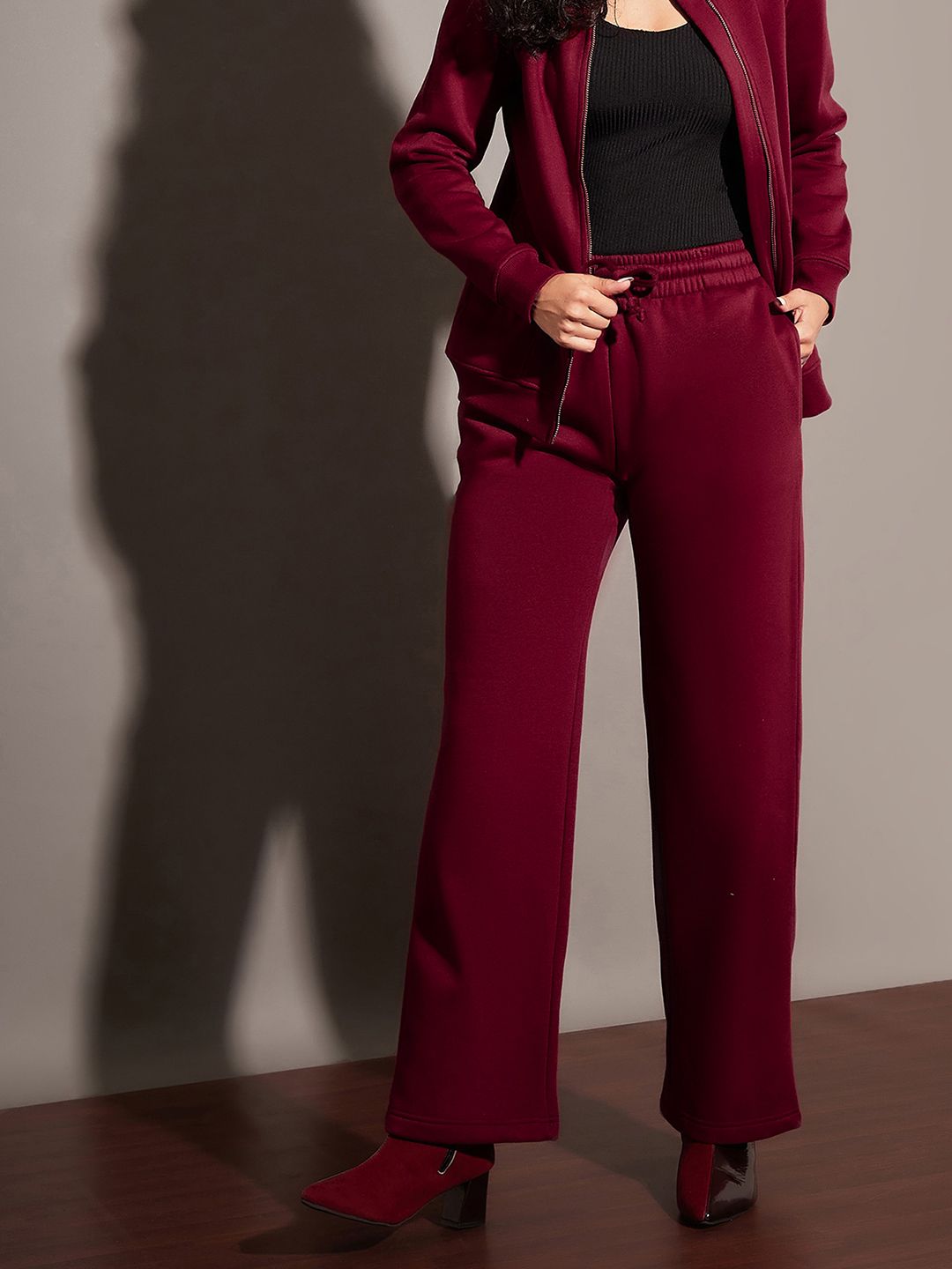 SASSAFRAS Women Maroon Relaxed Fit Mid-Rise Fleece Track Pants