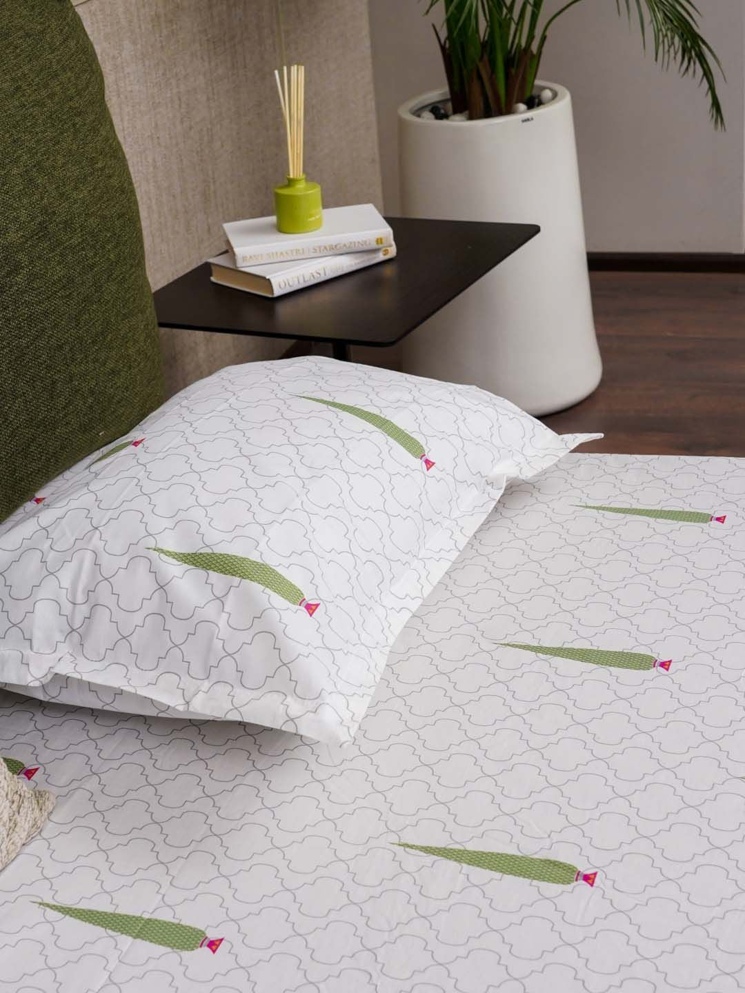 URBAN SPACE Pinewood White & Green Pure Cotton 200 TC Queen Bedsheet with 2 Pillow Covers