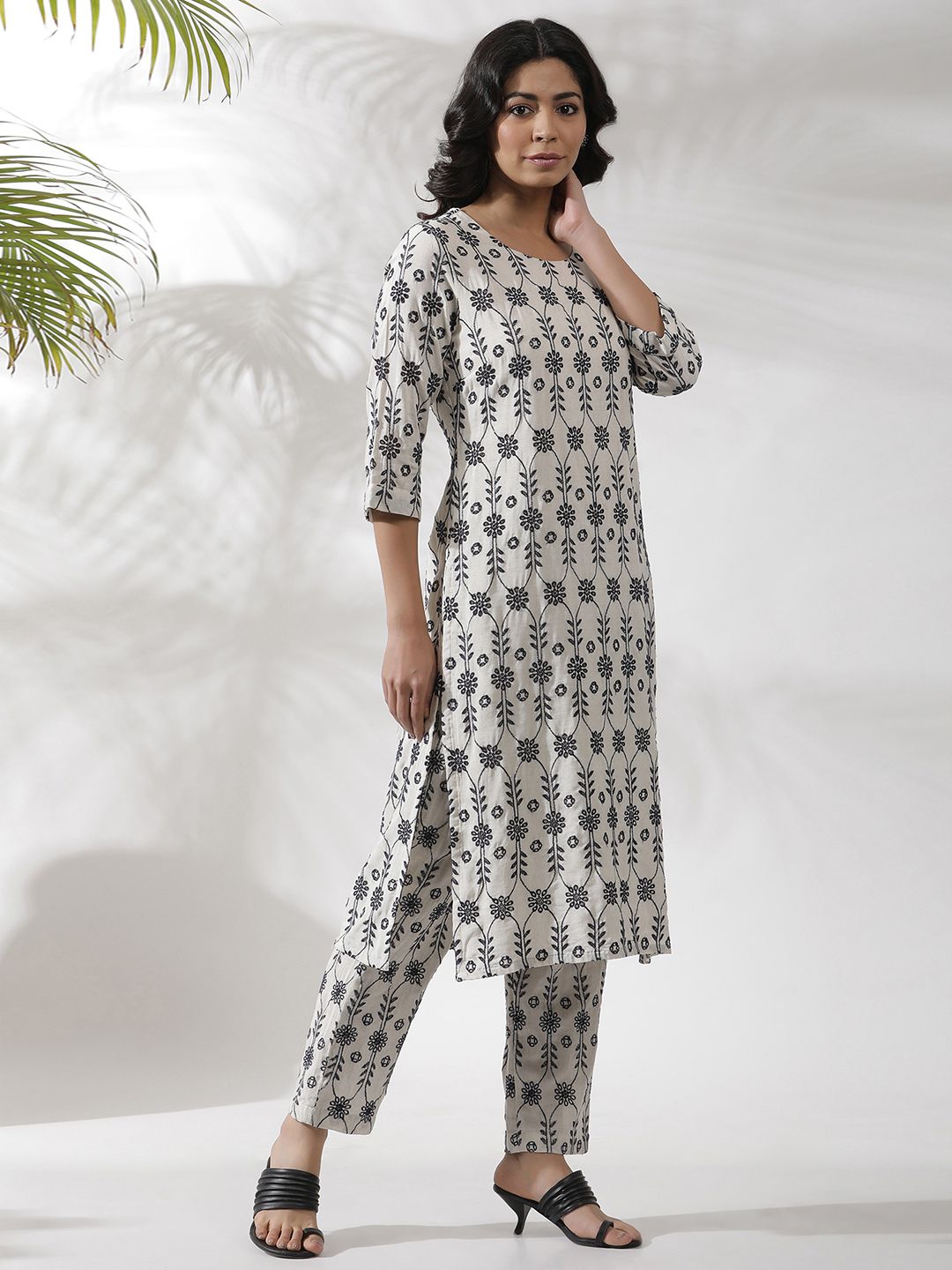 W Floral Embroidered Thread Work Straight Kurta