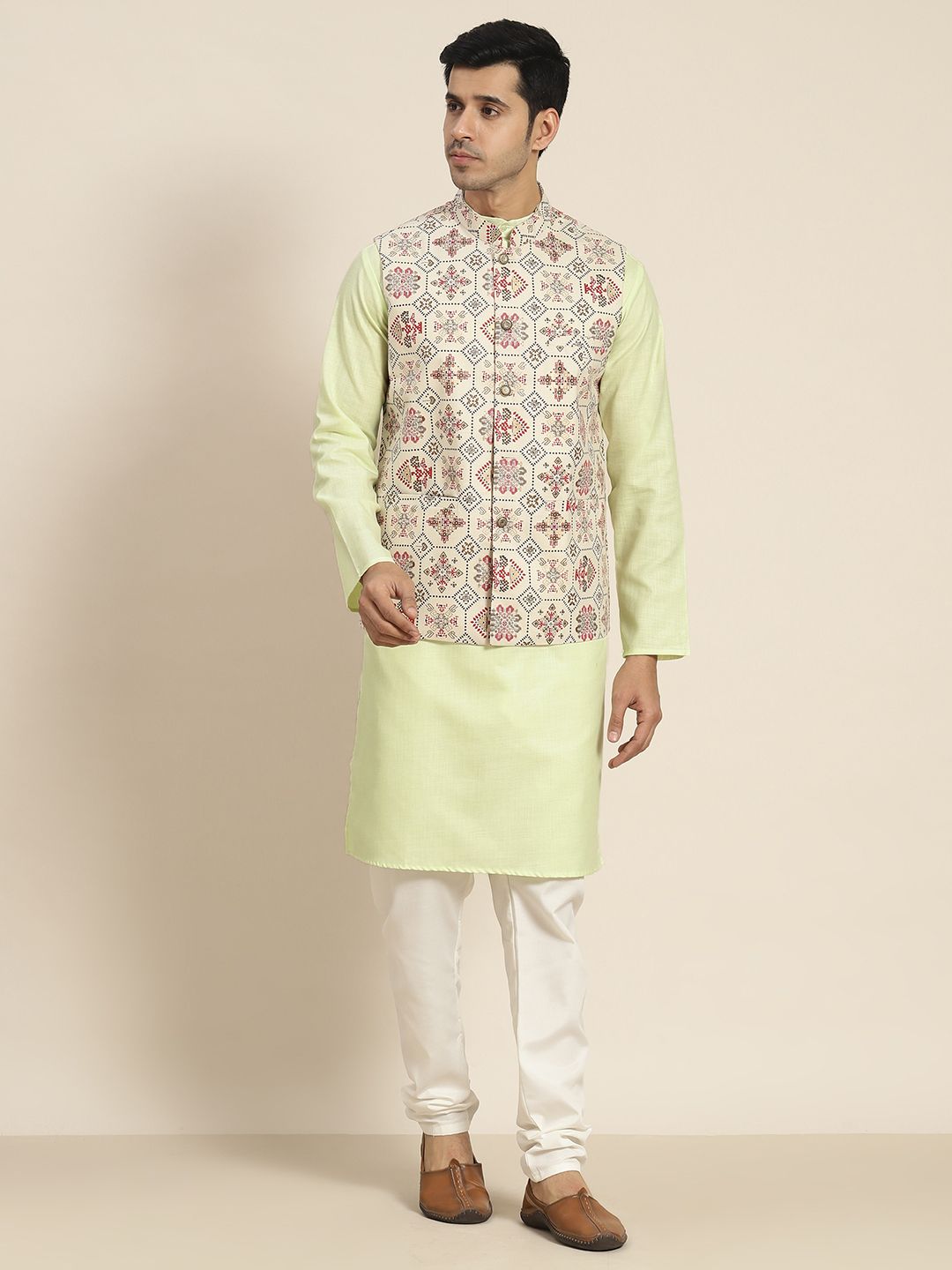SOJANYA Men Printed Kurta with Churidar & Nehru Jacket