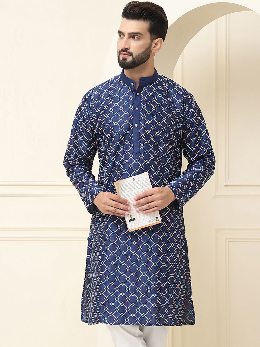 SOJANYA Men Geometric Embroidered Mandarin Collar Kurta