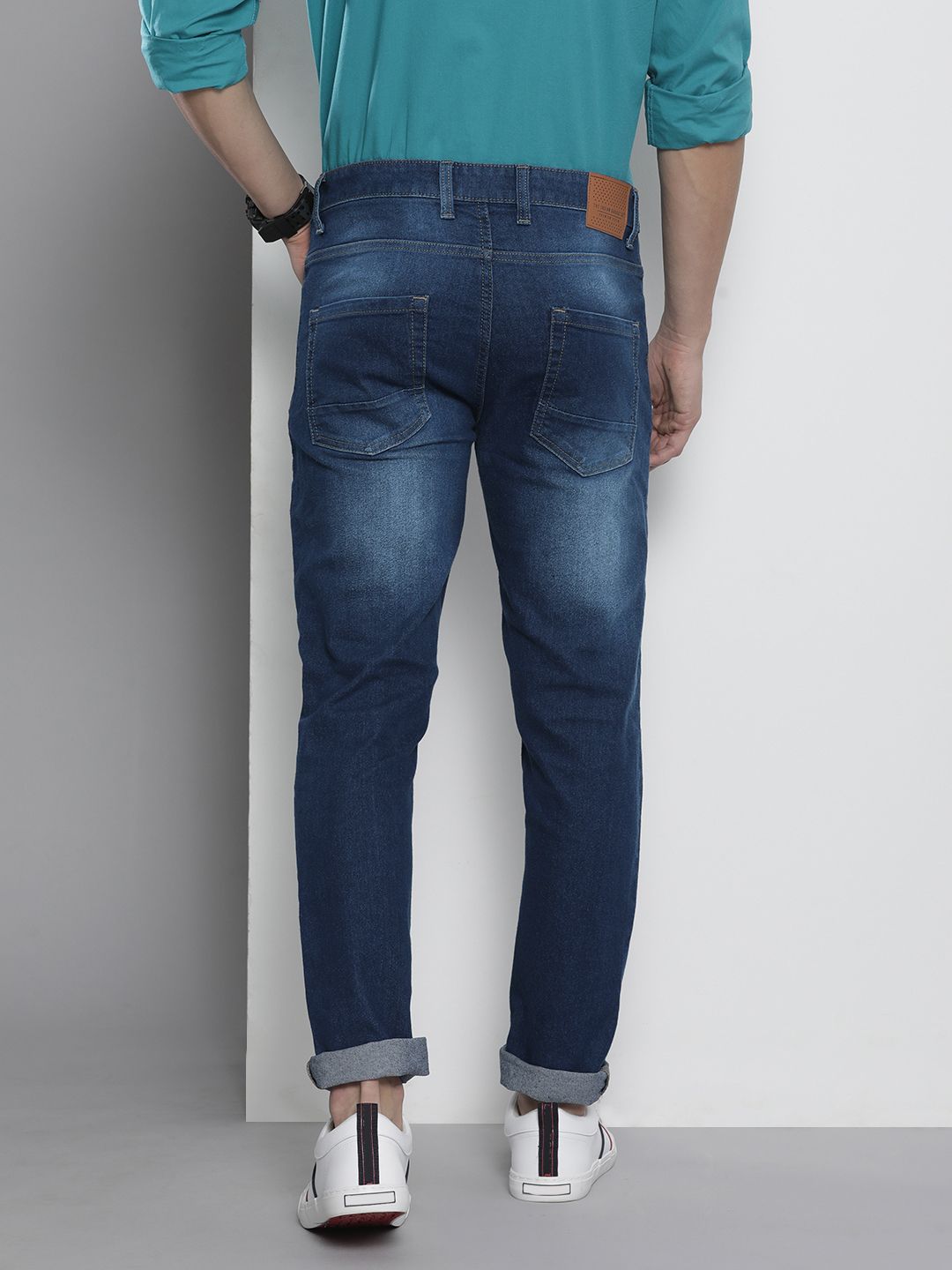 The Indian Garage Co Men Blue Mildly Distressed Light Fade Stretchable Jeans