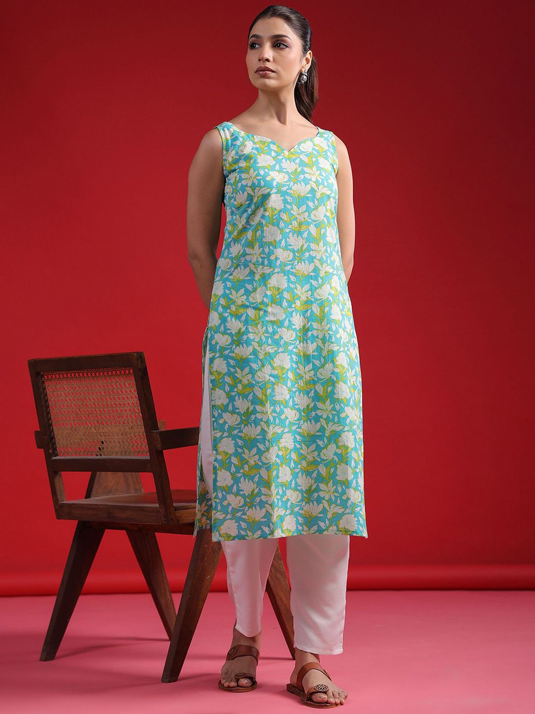 Indo Era Floral Printed Sweetheart Neck Sleeveless Cotton Straight Kurtas
