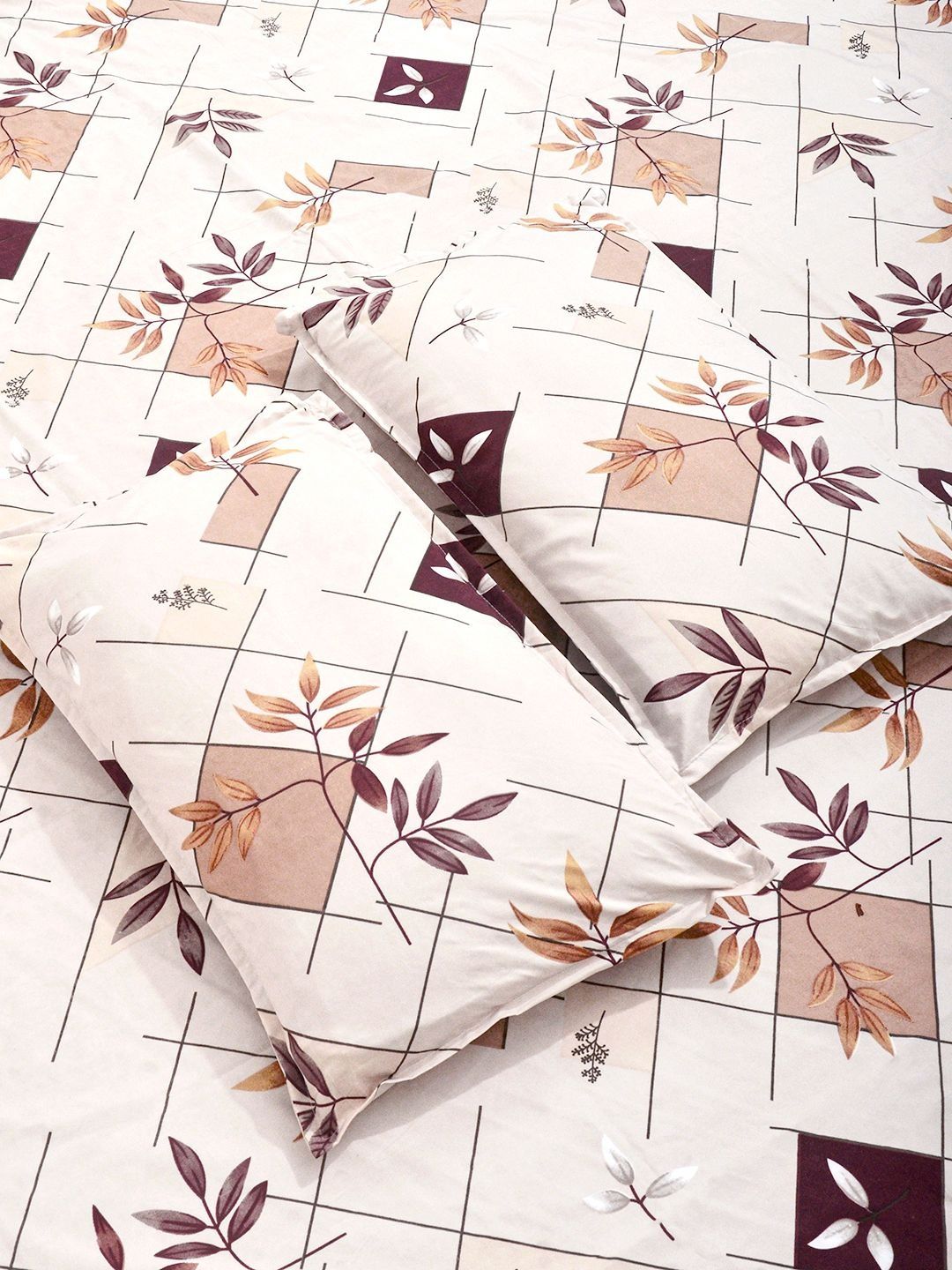 KLOTTHE Cream Color & Green Printed 300 TC Double Bedsheet & 2 Pillow Covers-2.5 m x 2.25m