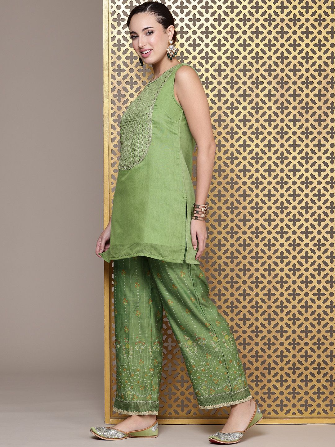House of Pataudi Jashn Floral Printed Yoke Design Regular Kurti with Trousers & Dupatta