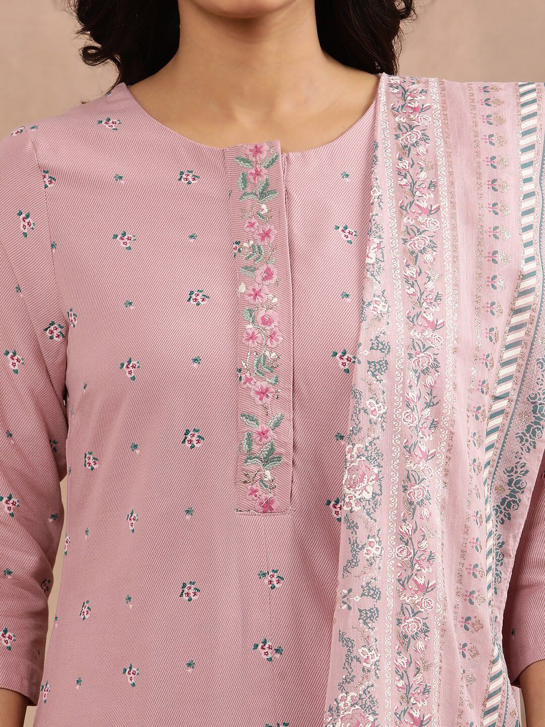 W Floral Printed Regular Thread Work Kurta with Trousers & With Dupatta
