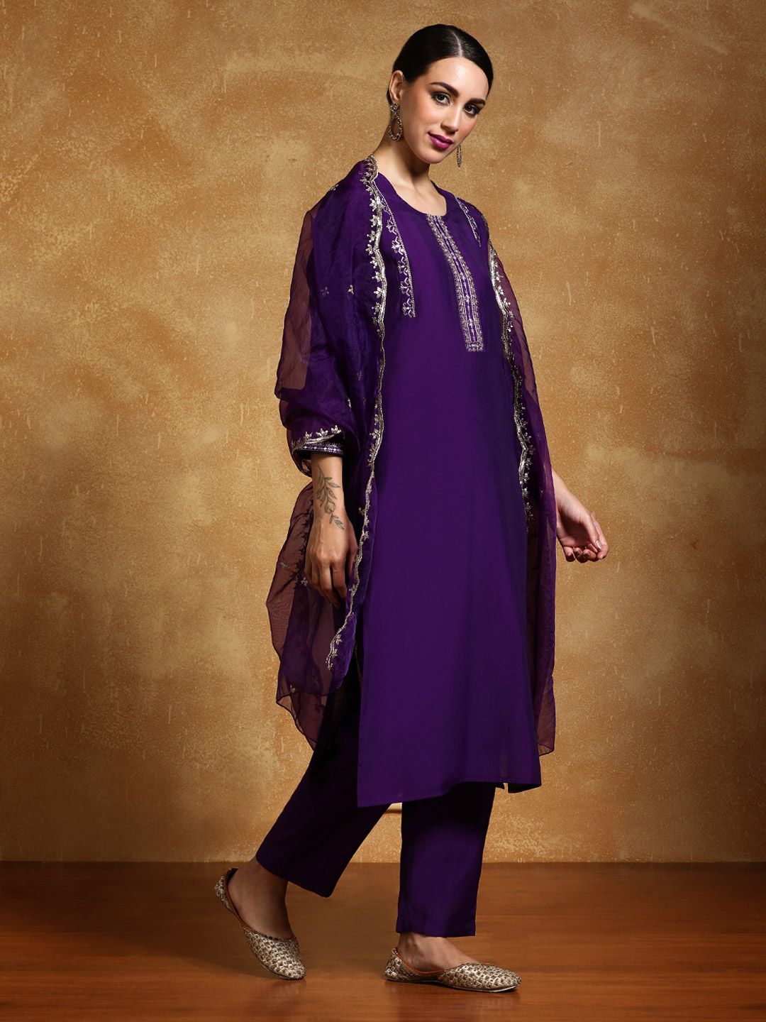 Varanga Women Ethnic Motifs Embroidered Thread Work Kurta with Trousers & With Dupatta