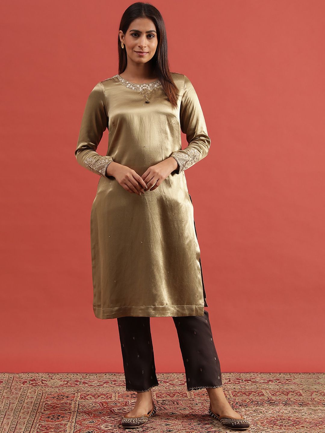 W Gold-Toned Floral Embroidered Round Neck Sequinned Straight Kurta