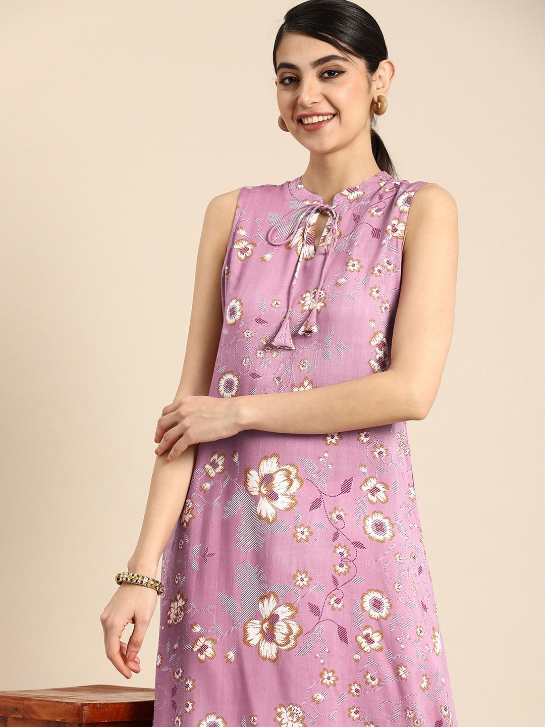 Anouk Women Floral Printed Keyhole Neck Kurta With Tie Up Details