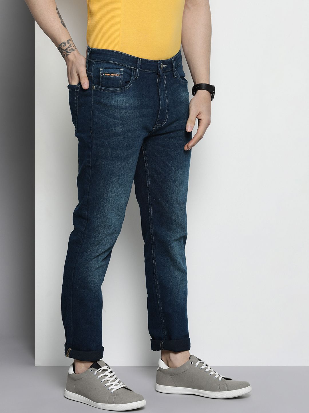The Indian Garage Co Men Slim Fit Low Distress Light Fade Stretchable Jeans