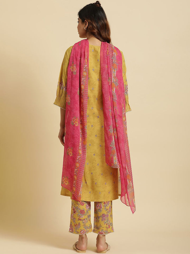 W Floral Printed Regular Gotta Patti Detail Kurta With Trousers & Dupatta