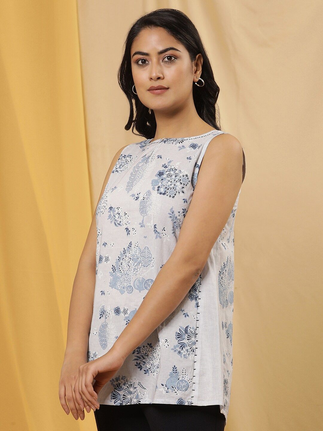 W Floral Printed Keyhole Neck Cotton Top