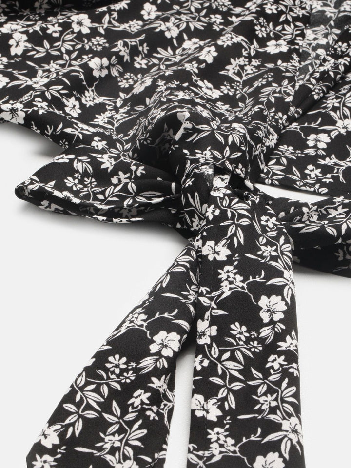 Berrylush Black & White Floral Printed Puff Sleeves Wrap Crop Top