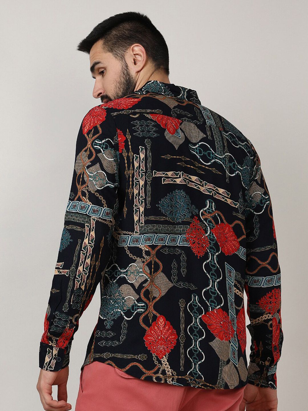 Kampus Sutra Black Classic Ethnic Motifs dicetak baju kasual kolar