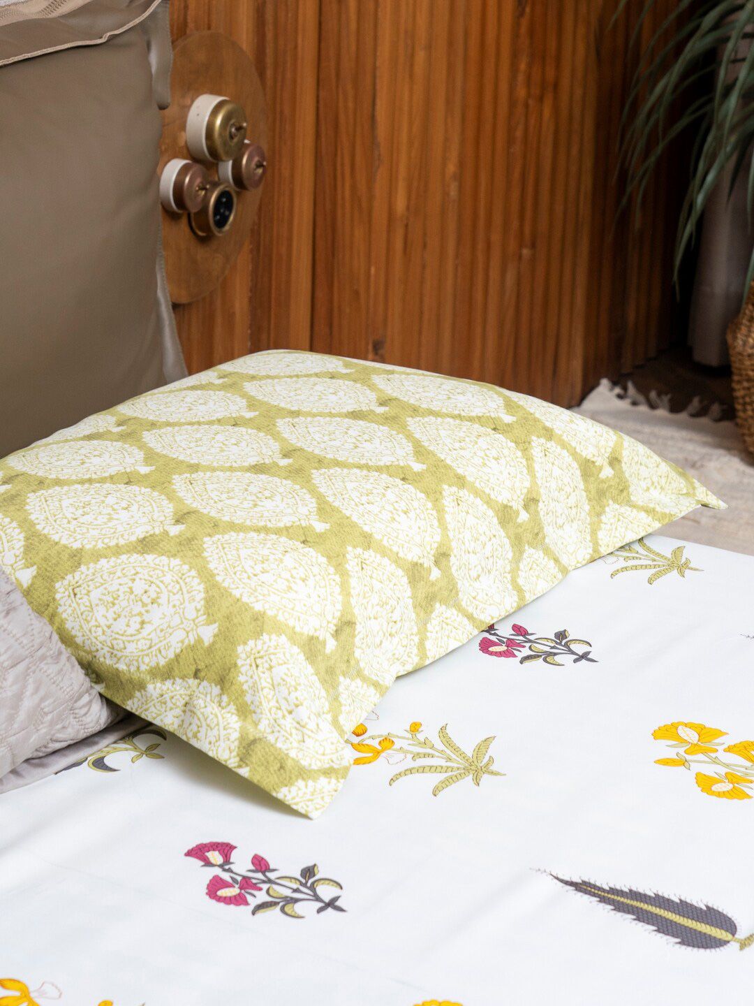 URBAN SPACE King Fitted Bedsheet Set