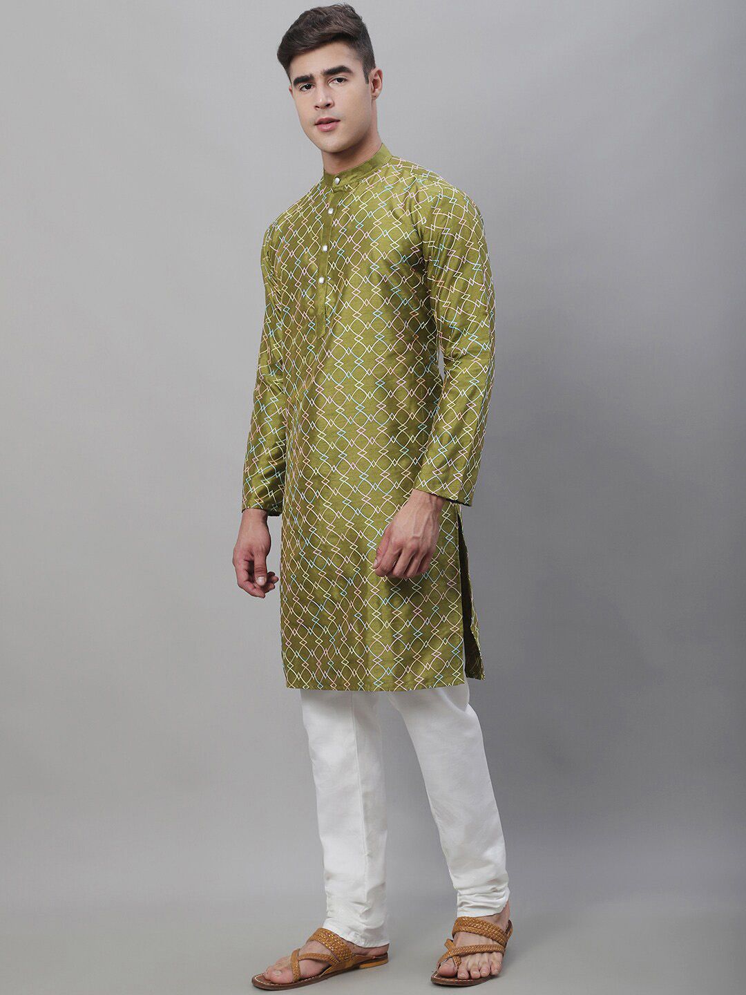 SOJANYA Geometric Embroidered Thread Work Kurta With Churidar