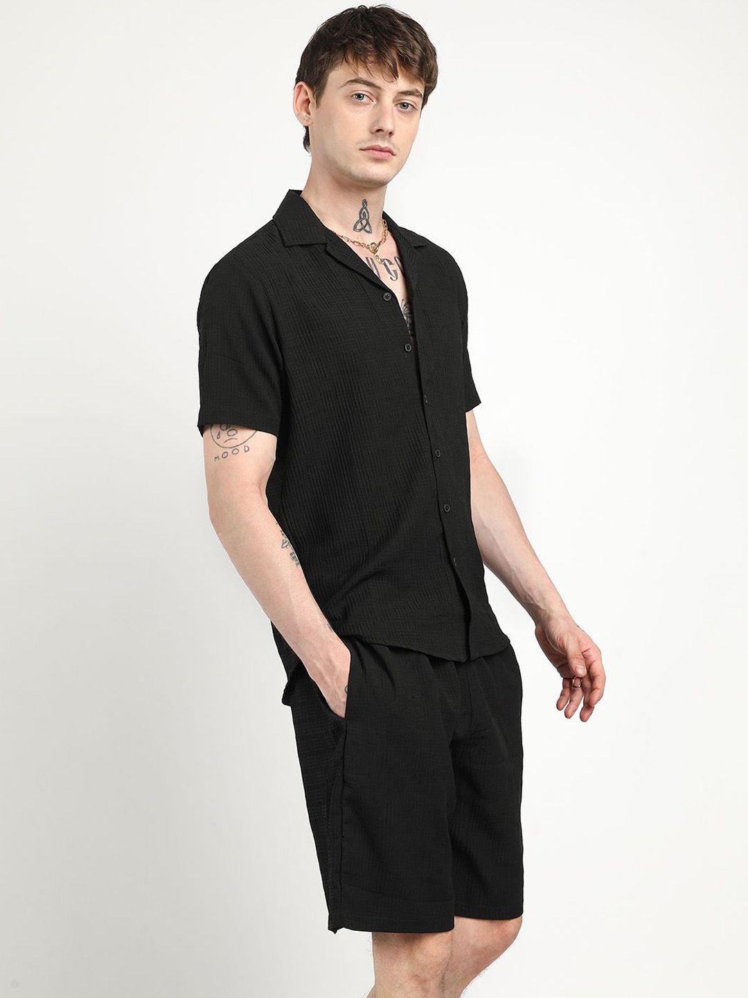 Campus Sutra Shirt Collar Neck Shirt & Flared Shorts Co-Ords