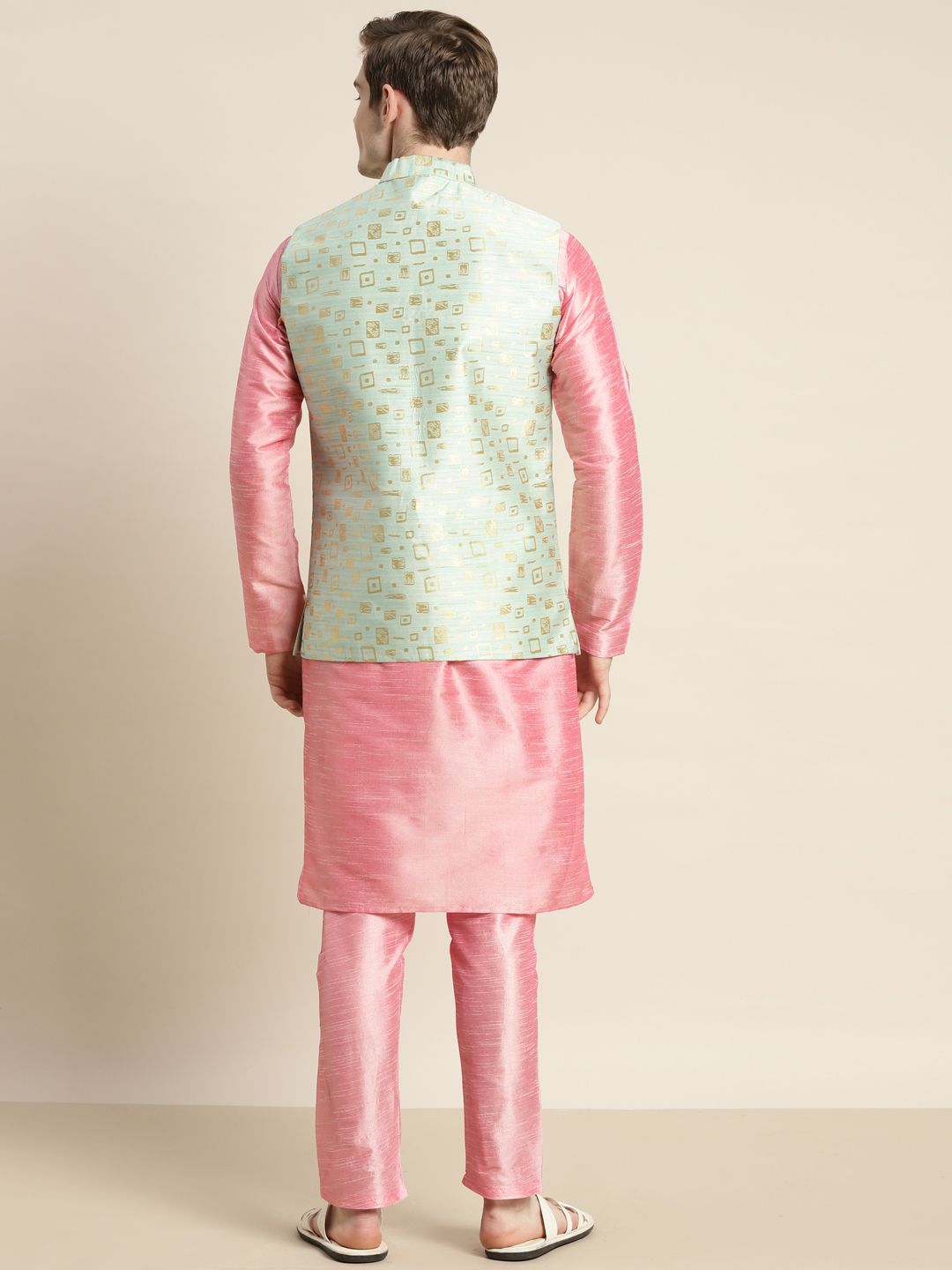 SOJANYA Men Pink Kurta with Churidar