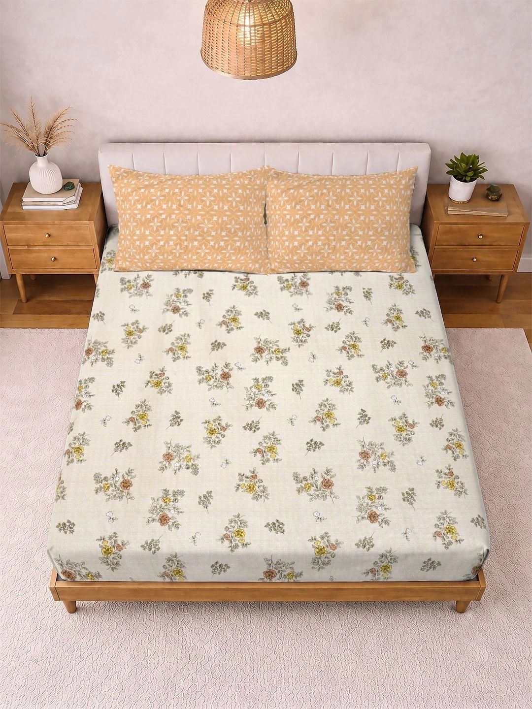 KLOTTHE Beige & Peach-Coloured Floral 300 TC King Bedsheet with 2 Pillow Covers
