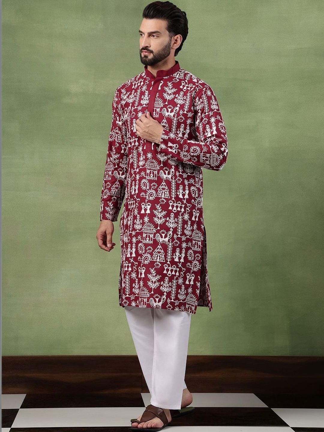 SOJANYA Men Embroidered Thread Work Kurta