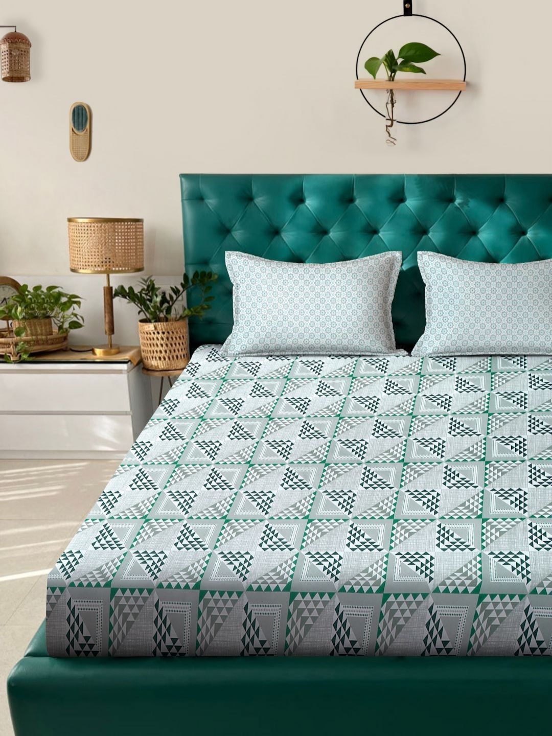 Myntra Elegant Homes Green Geometric Printed 400 TC Cotton Set Cadar King 2.50m x 2.25m