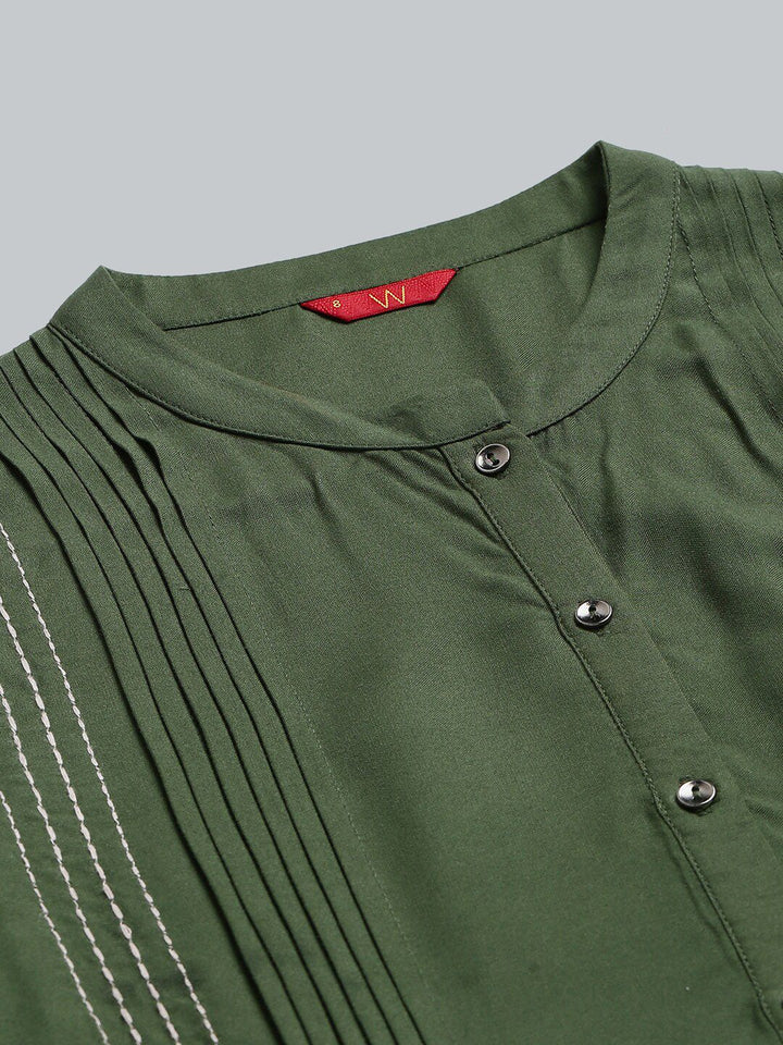 W Women Green Embroidered Thread Work Kurta