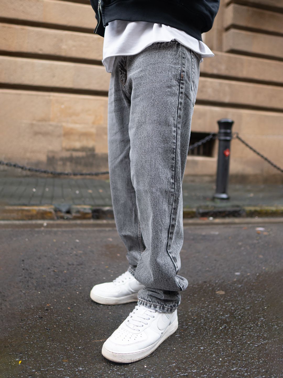 Powerlook Men Relaxed Fit Mildly Distressed Heavy Fade Jeans