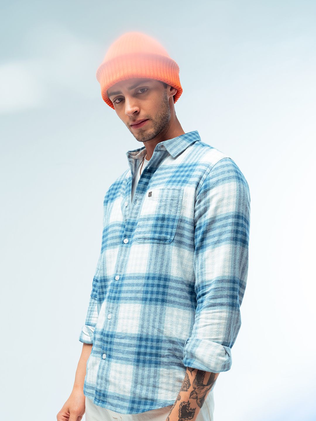 THE BEAR HOUSE Men Blue & White Pure Cotton Slim Fit Tartan Checks Checked Casual Shirt