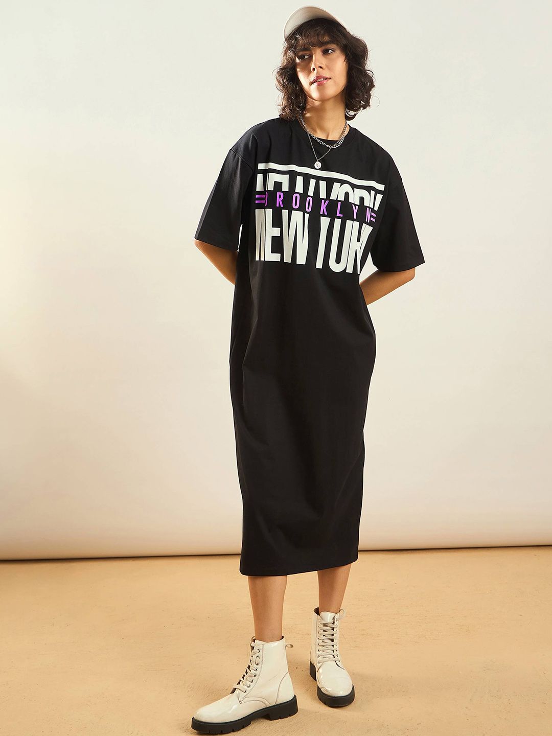 Sassafras tipografi hitam dicetak gaun t-shirt besar