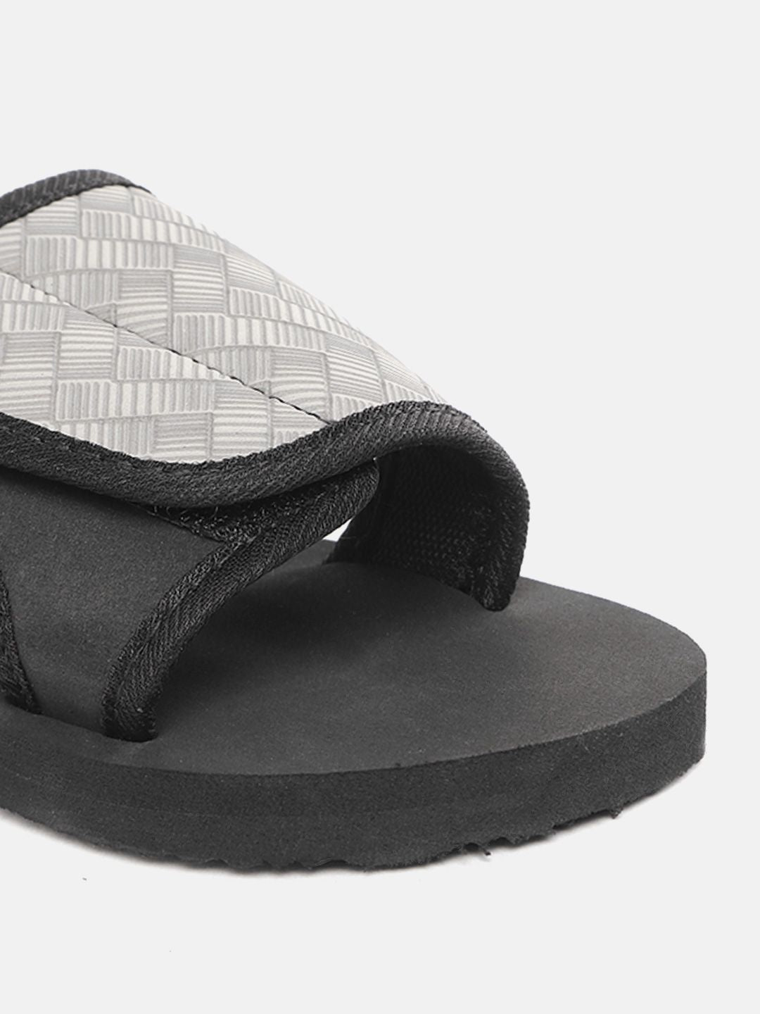 YK Boys Grey & Black Self-Design Velcro Sliders