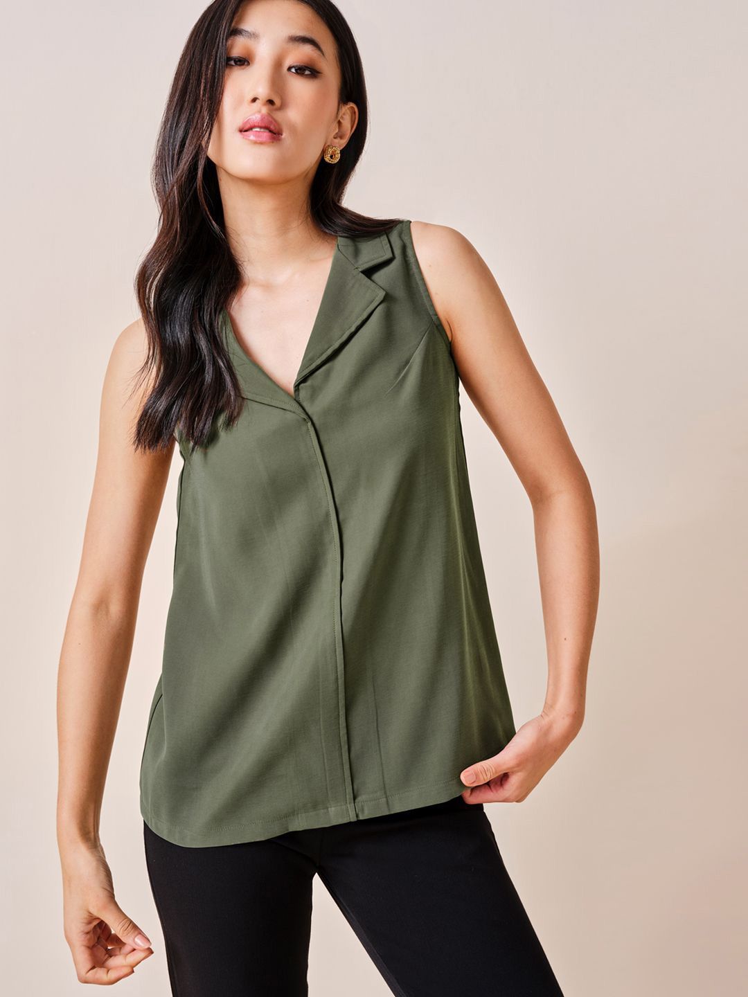 AND Women Solid V-Neck Sleeveless Top