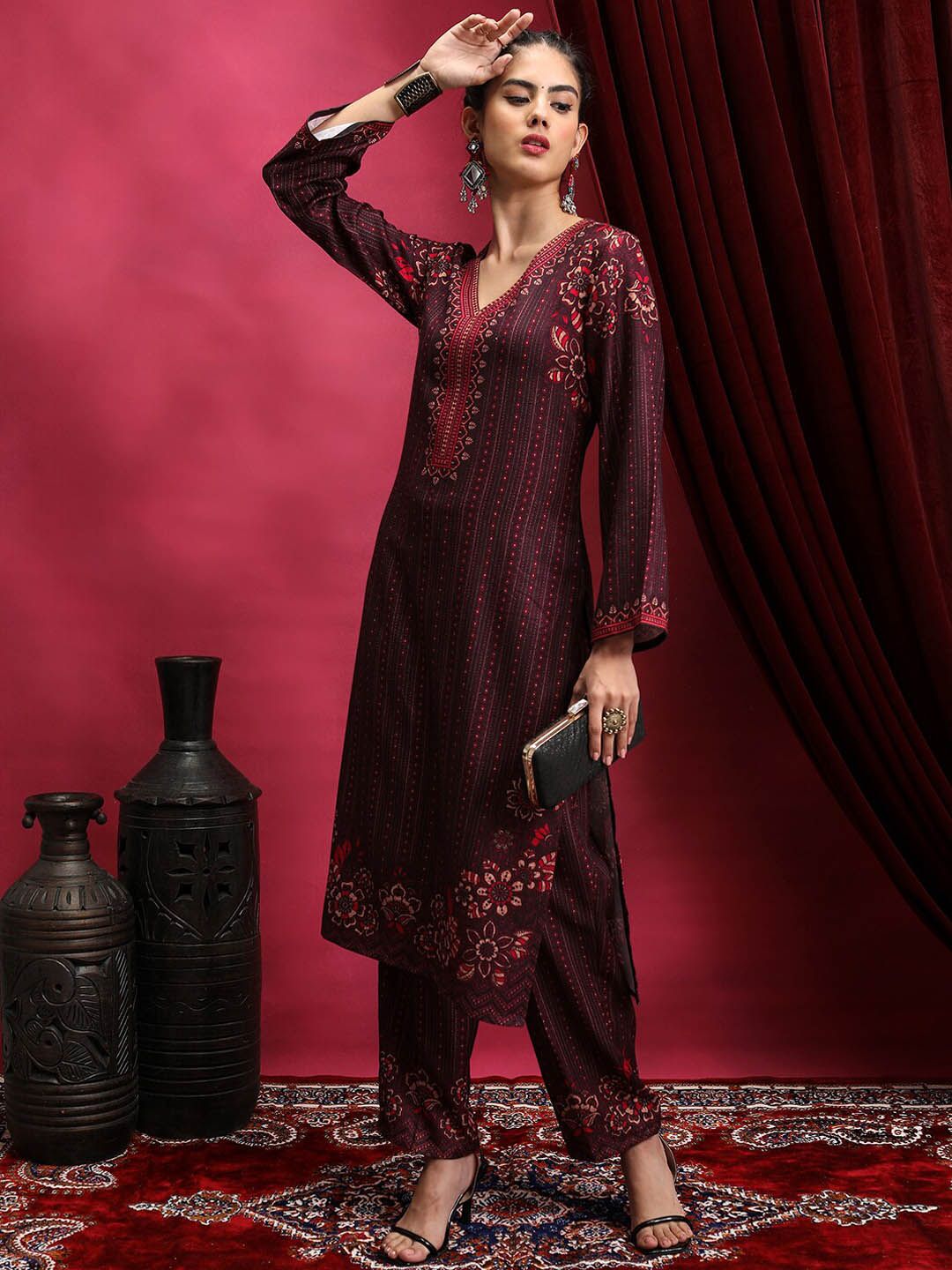 Vishudh Floral Printed Regular V-Neck Straight Kurta With Elasticated Trouser