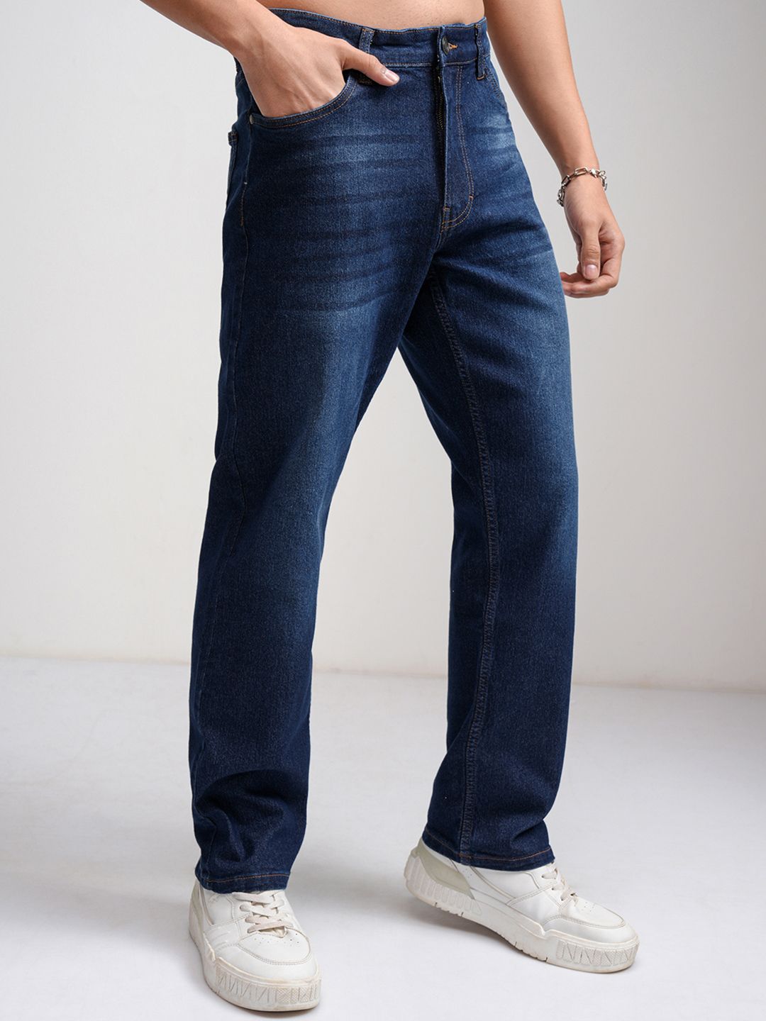 Highlander Men Straight Fit Mid-Rise Light Light Fade Cotton Regangan Seluar Jeans