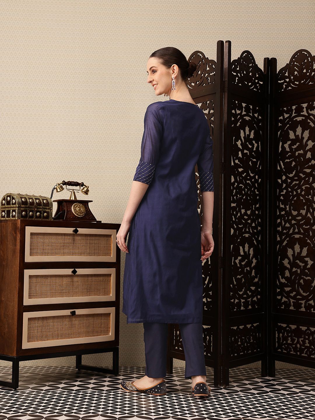 House of Pataudi V-Neck Thread Work Jashn Kurta