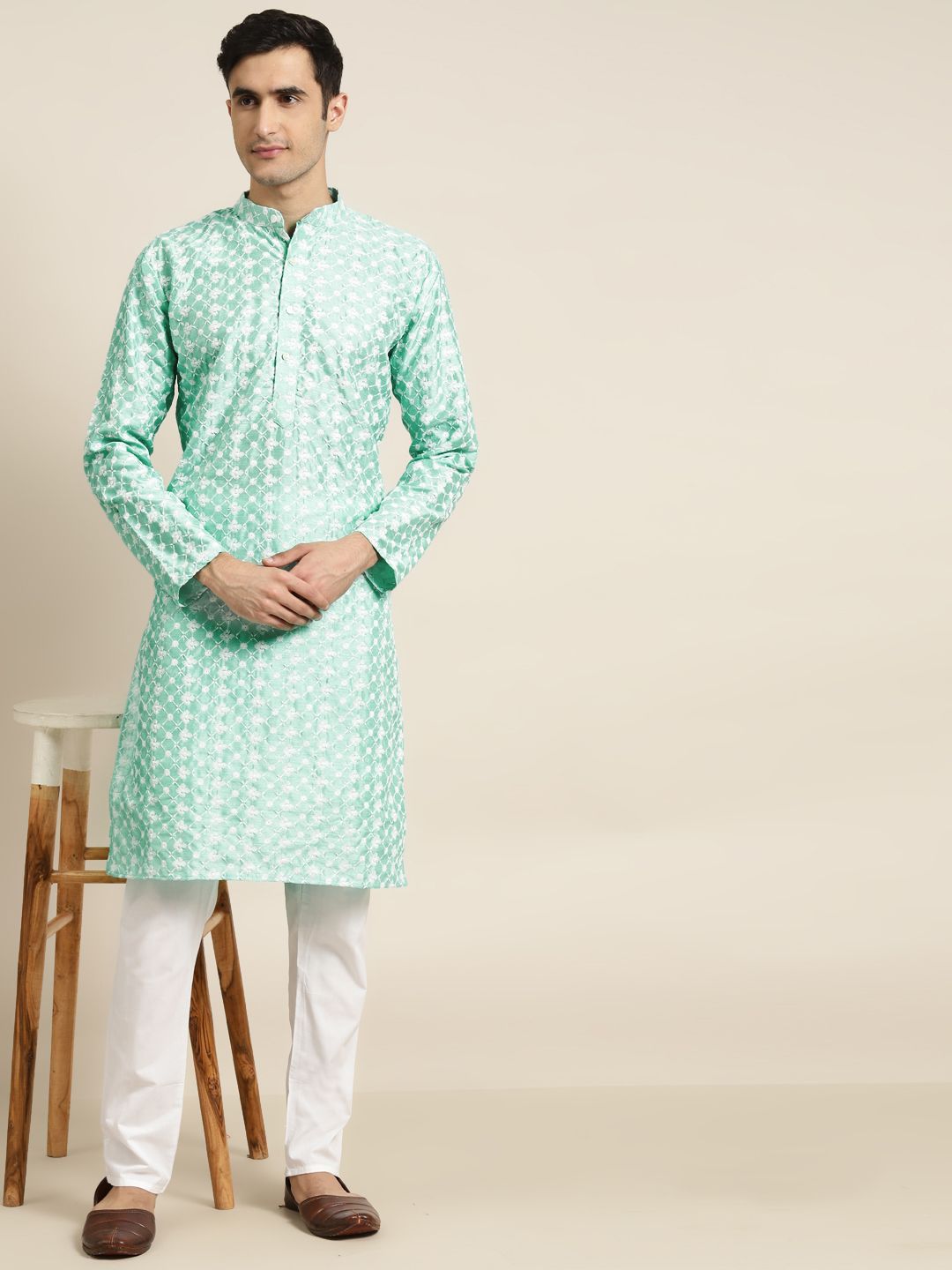 SOJANYA Men Blue & White Ethnic Motifs Embroidered Thread Work Kurta