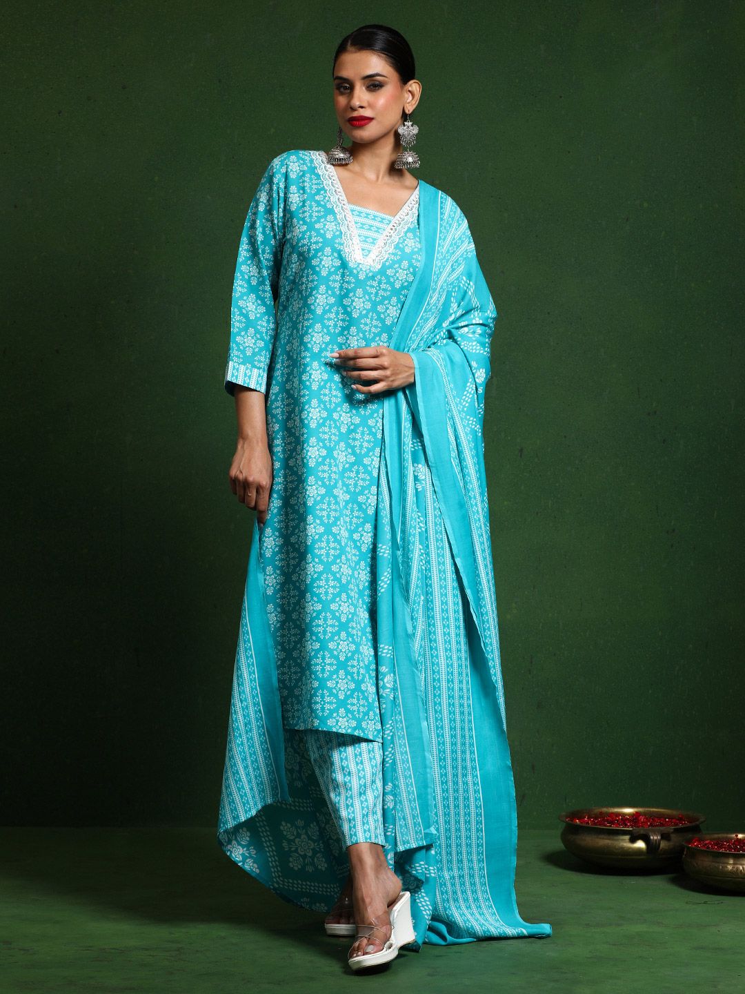 Varanga Women Printed Regular Kurta with Trousers & With Dupatta