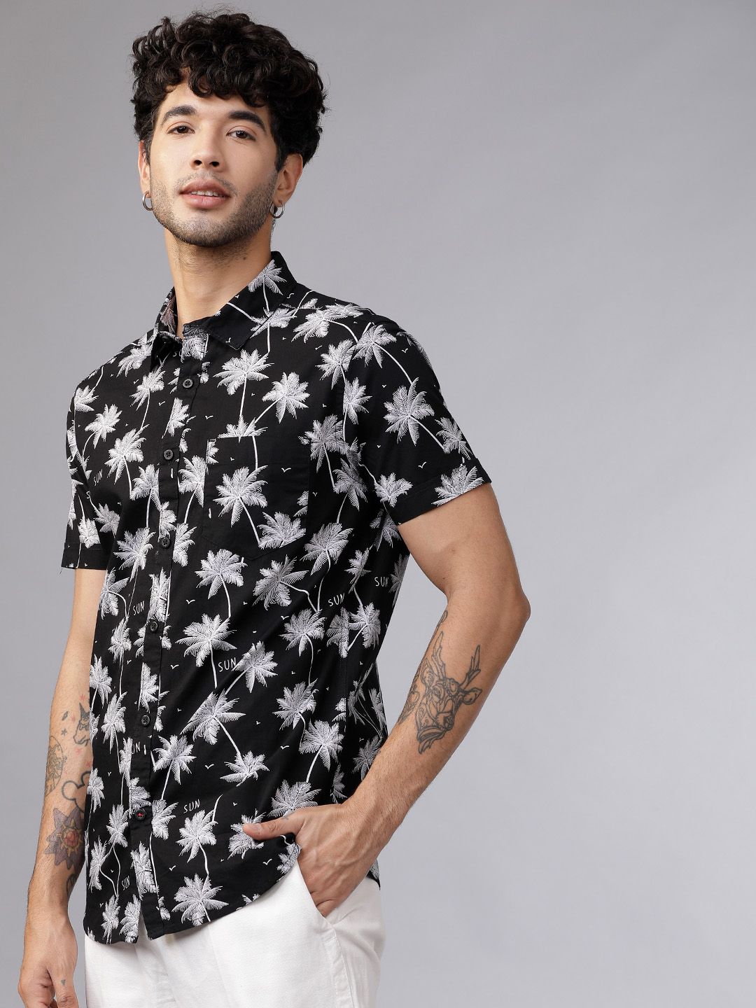 HIGHLANDER Men Black & White Slim Fit Printed Casual Shirt
