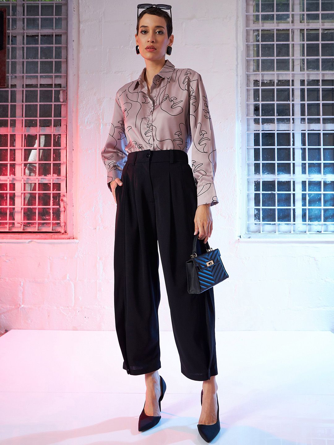 SASSAFRAS Women Black Mid-Rise Pleated Parallel Trousers