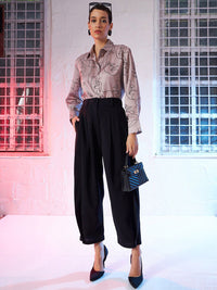 SASSAFRAS Women Black Mid-Rise Pleated Parallel Trousers