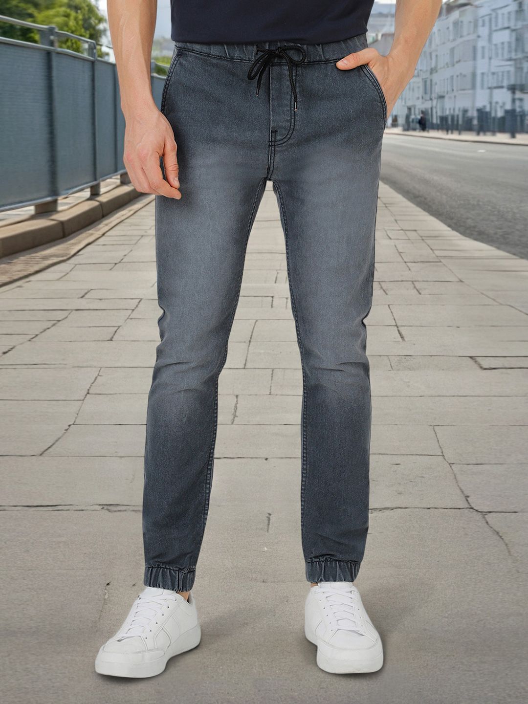 Urbano Fashion Men Grey Slim Fit Mid-Rise Clean Look Stretchable Jogger Jeans